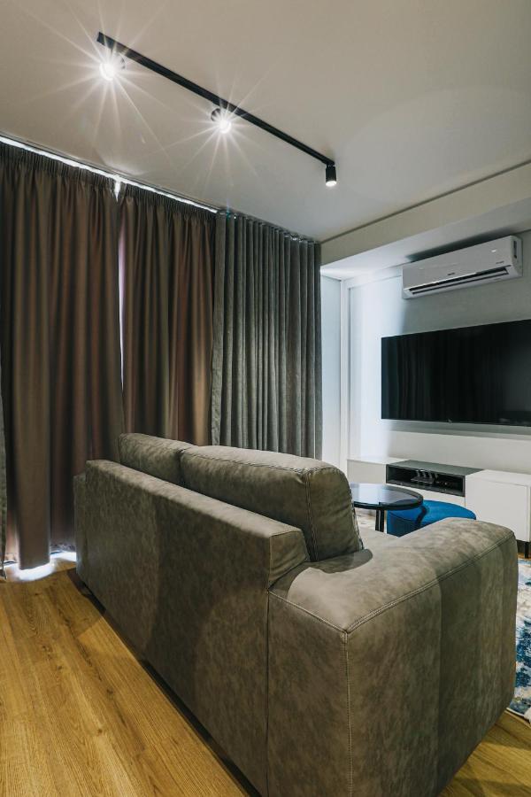 Ellipse Waterfall Executive