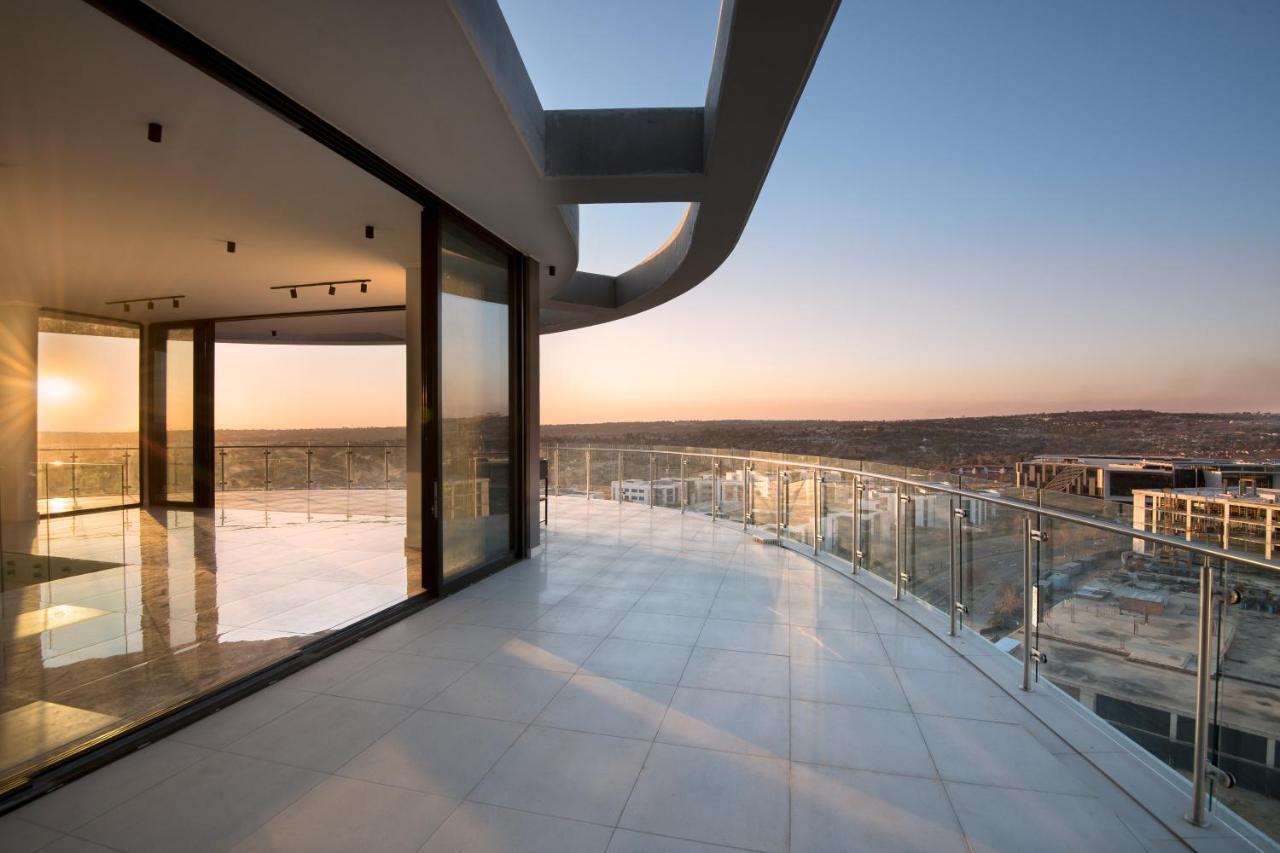 Ellipse Waterfall Executive