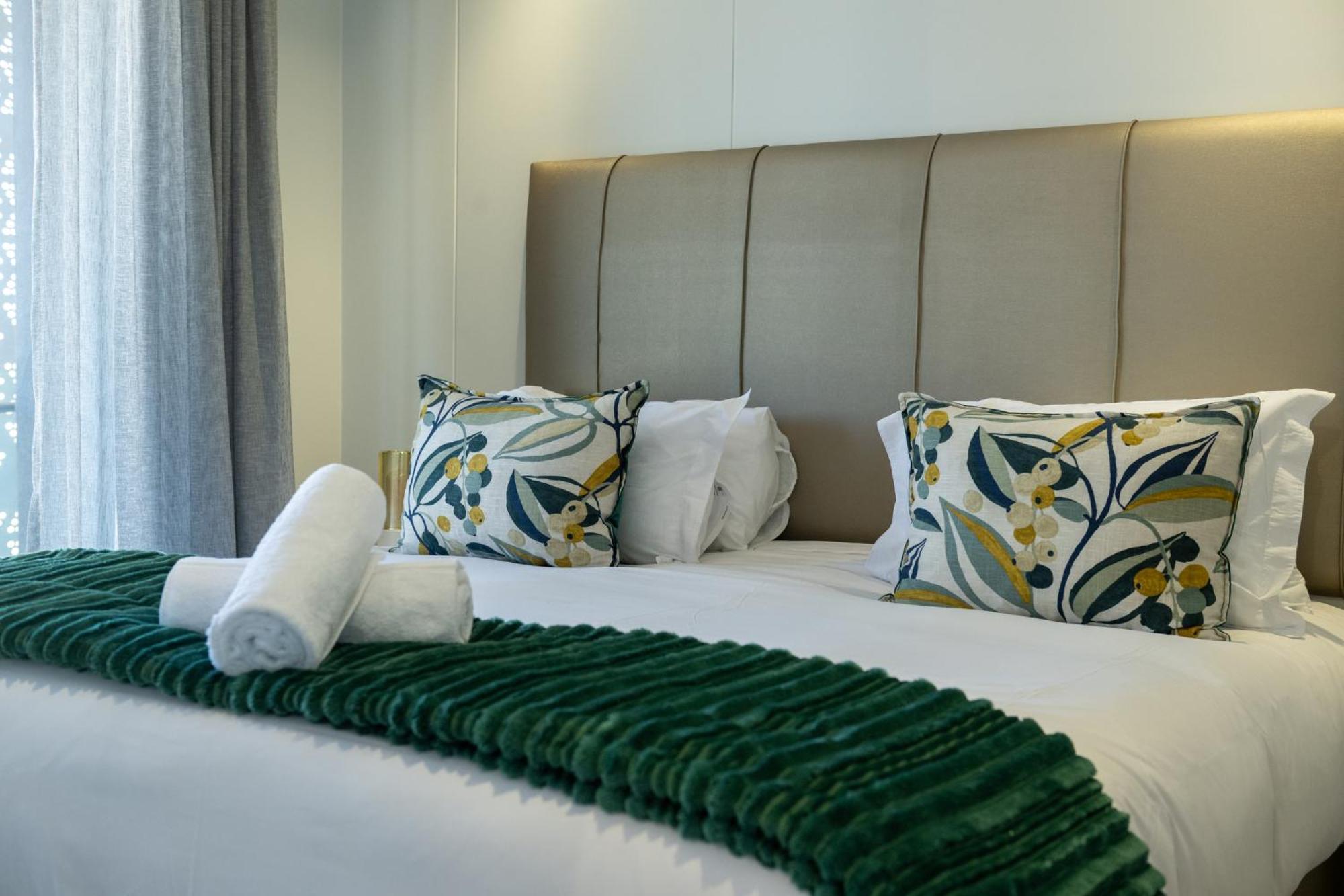 Ellipse Waterfall Executive Apartment