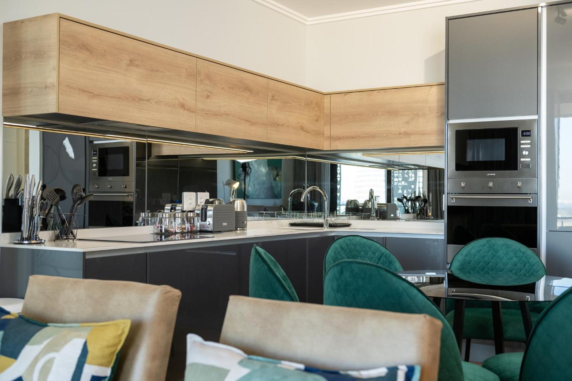 Apartment Ellipse Waterfall Executive *